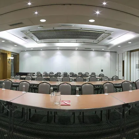 Готель Copthorne 4*